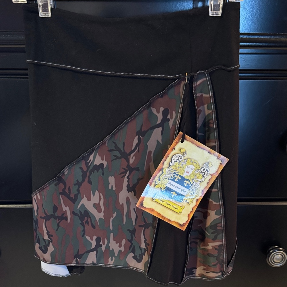 One of a Kind Black/Camouflage Women's Yoga Skirt by Styles Ever After Sz L NEW